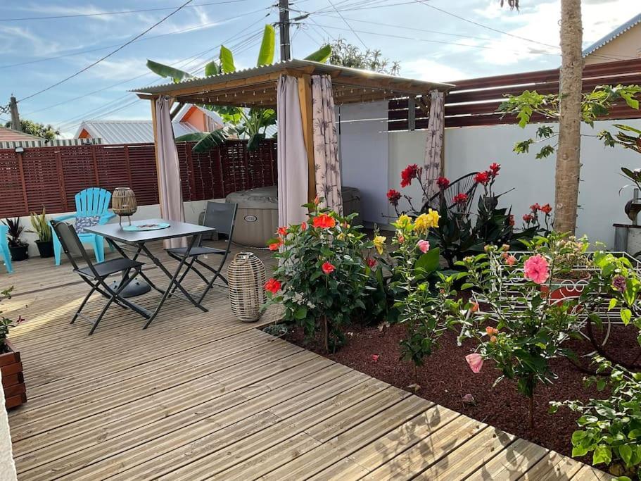 Villa La Kaz Hibiscus, Jacuzzi Prive Le Tampon Exterior foto